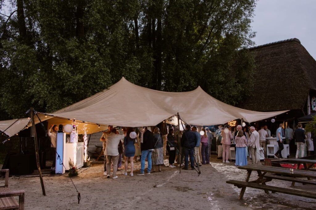 DJ Huren in Overijssel voor een tentfeest