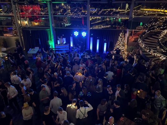 DJ huren voor bedrijfsfeesten of personeelsfeesten