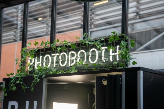 photobooth lichtletters boven photobooth