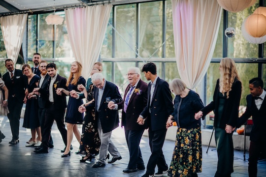Verschillende leeftijden aan het dansen