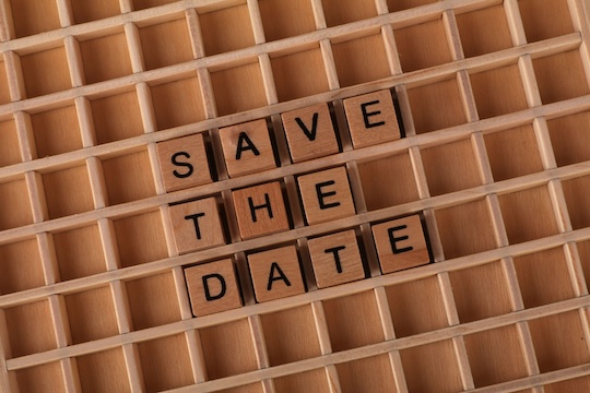 Houten blokjes met "save the date"